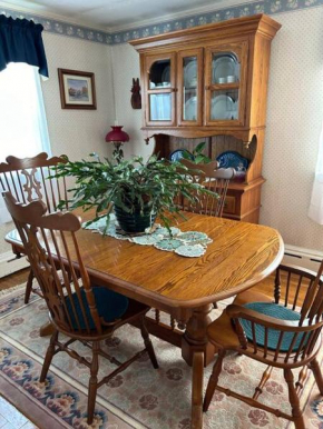 Peaceful Getaway by Buttonwood Park full amenities